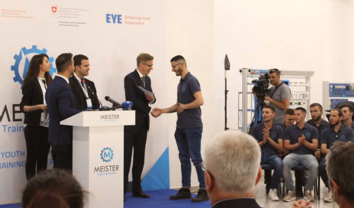 EYE, projekti që ndihmon në punësimin e të rinjve në Kosovë