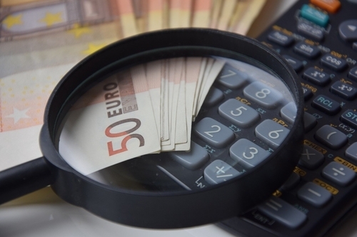A duhet të vendoset paga në konkurse?