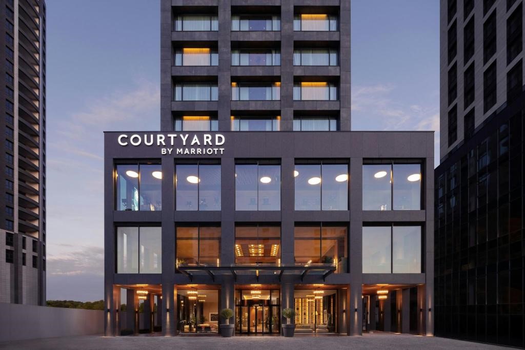 Hapi i parë drejt suksesit, Dita e Karrierës po ju pret në Courtyard by Marriott Prishtina